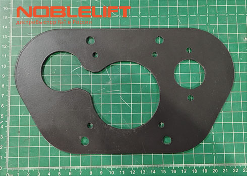 Купить 534710020005 Крепежная пластина приборной панели электроштабелеров Noblelift PS12L, PS16L, PS20L, PS12DL, ECL15B, ECL15N, PSE10LC, PSE15LC. Вес 0,2 кг.