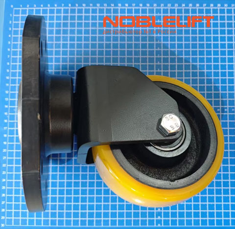 Купить 534716510002 Опорное колесо в сборе для самоходных электрических штабелеров Noblelift PS12L, PS16L, PS20L, PS12N, PS16N, PS20N, PS12DL. Вес 9 кг.