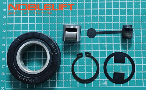 Купить 940200300001 - составной ролик мачт самоходных штабелеров Noblelift PS12L, PS12N, PSE10MSL, PS16DN, PS12DL, PS12TSL, PSB12, SWB130D, SWB130S, электропогрузчика FE3R12E, используется на электротележках PT20I, PT20D.