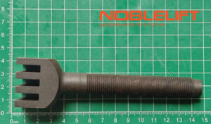 Купить 941300100008 Болт цепной для самоходных электрических штабелеров Noblelift PS16L, PS20, PS16NW. Вес 0,29 кг.