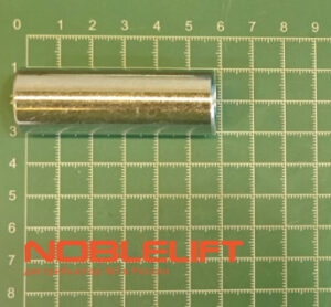532216520006 - втулка для складской самоходной техники Noblelift: электроштабелеров PSE12B, PSE12N, PSE12BM, PSE12NM, PSE12BD, PSE12ND, PSE12NMD, PSE12BMD, SWB130, SWB130D, PSE15C, PSE15LC, PSE15LC2, PSE10LC, PSE12NSC, ECL15B, ECL15N. Вес 0,06 кг.