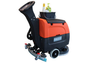 Поломоечную машину NB460 Noblelift купить у изготовителя - новая малогабаритная толкаемая ручная поломоечная машина для влажной уборки полов различных по назначению помещений, складов, теплых парковок
